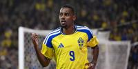 Liverpool delt injury scare as star forward returns from international duty early