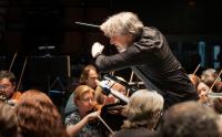 How maestro Daniel Stewart is shaping Santa Cruz Symphony’s 69th season