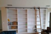 Her 4 Simple Tips Transformed My Cluttered Built-in Bookshelf Into an Organized One