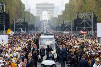 Pope Leo XIV celebrates open-air mass at Place de la Concorde in Paris as crowd of 800,000 gathers