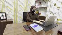 Young woman in Kabul builds saffron business, trains others online
