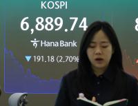 Seoul stocks sink over 2.5% on chip losses