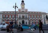 Hundreds of Madrid housing protesters camp at Puerta del Sol and demand that government approve 'Maricarmen decree' on Tuesday