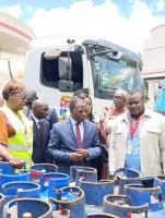Energy Minister conducts surprised inspections of Yaounde service stations and bottling plants