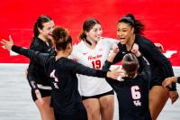 Houston volleyball splits day one of Flo Hyman Classic