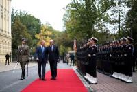 Austrian Chancellor Stocker Makes Historic Inaugural Visit to Poland