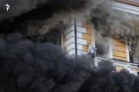 People try to escape burning National Academy of Sciences building in Kyiv after Russian strike (updated)
