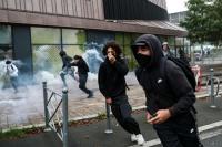 French teens clash with police as school blockades intensify