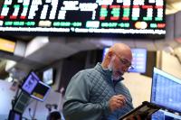 Energy stocks weigh on TSX as oil prices slide
