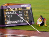 Philippines star Obiena defends pole vault gold with new record