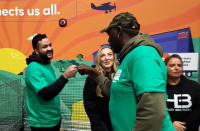 Former Super Bowl MVP volunteers at the Regional Food Bank (VIDEO)