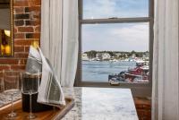 7 Walkable Vrbos in Portsmouth, New Hampshire That Are Perfect for a Fall Trip