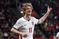 Gordon and Kane see England past 10-man Czechia