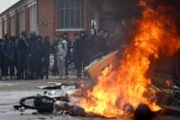 French student protests turn violent as 440 people detained