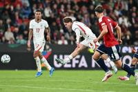 England break down stubborn Czechs to claim first win