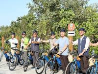 Transportation minister bikes Cycling Route No. 2