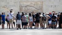 Tourism revenue rises in Greece…but holidaymakers watch their euros