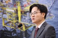 U.S. Locks In Alaska LNG Stake; Seoul Vows Tough Talks