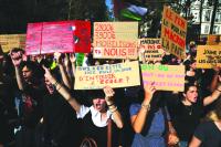Dozens hurt and hundreds arrested as French student protests spread