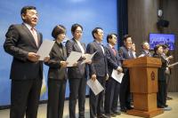Opposition Demands Answers on U.S. Alaska Investment Announcement