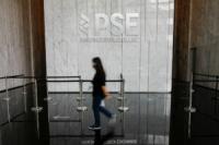 Stocks sink further as war weighs on economy