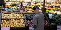SNAP benefits climb to keep pace with inflation, but new rules tighten eligibility in Kansas and Missouri