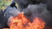 French pupil protests: Riot police, burning bins and halted trams