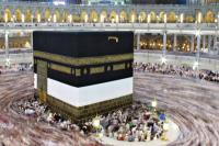 Saudi Arabia denies reports of suicide bomber at Grand Mosque in Makkah