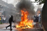 French High School Students Block Schools, Set Fires in Nationwide Protests