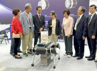 Hsiao Bi-khim hails Taiwan-made robot dog and innovation