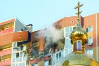 Russian air strikes choke Kyiv river bridges