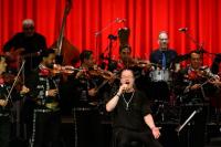 Mike Patton Covers a Juan Gabriel Hit at Mexico City’s Palacio de Bellas Artes: ‘An Absolute Dream’