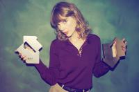 Taylor Swift celebrates musical milestone in symbolic outfit