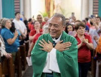 Retired El Paso priest Msgr. Arturo Bañuelas to be honored for decades of service; county denies sheriff’s overtime for Usher concert