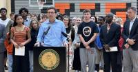 Governor visits Spokane to detail plan for phone-free schools
