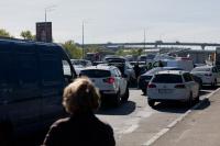 Kyiv Grinds to a Halt as Russian Strikes Shut Bridges, Force People to Walk