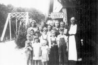 Tombstone Tales: Aunt Mae brought books to Broad River