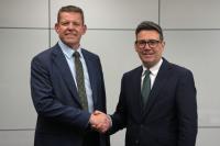Wales demands same rights from London as Scotland