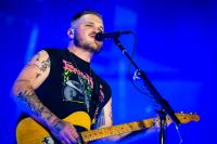 Zach Bryan defies Gillette Stadium's Macklemore ban with politically charged shirt