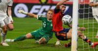 Yamal on target as Spain hold off Czech Republic