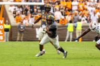 Tennessee football outlasts Auburn in defensive battle