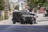 Israeli forces raid Dura Al-Qara north of Ramallah, settlers enter outskirts of Al-Mughayyir