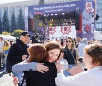 PHOTOS // Head of state, at National Wine Day, says Moldovan wine getting better, reaching farther around the world