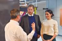 Prince Harry and Meghan Markle's 'Romantic' Pub Date Branded 'Staged' as Critics Mock 'Fake Pap Stroll'
