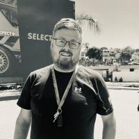 R33 000 Won! Chris Tomlinson Finds the East Coast Radio Fugitive at Max’s Lifestyle