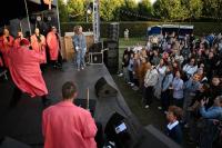 Russians join street choirs to sing away sorrows or show dissent