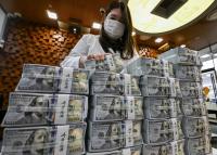 Korea's Foreign Reserves Fall for First Time in Four Months on U.S. Investment Transfer