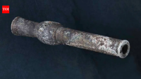 Soldiers looking for land mines in South Korea have found the country's oldest gun dating back to more than 600 years