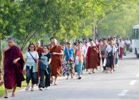 Myanmar migrants make return to war-torn nation
