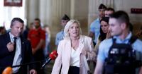 Presidential frontrunner Le Pen vows €25bn cuts as bond crisis grips France